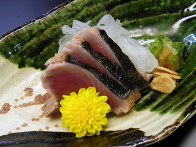 造里一例 ～秋の味わい・戻り鰹藁炙り～