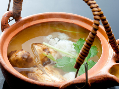 煮物椀一例 ～秋の気配を楽しむ早松茸土瓶蒸し～