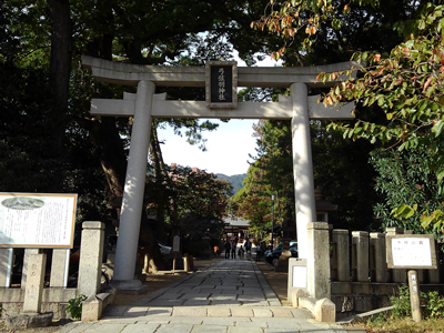 こうべ歴史探訪(11) 弓弦羽神社で八咫烏の導きを