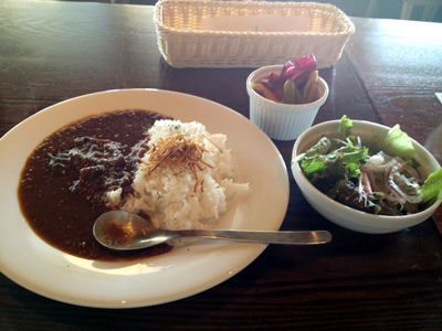 六甲山で一杯の贅沢　こだわり神戸牛カレー