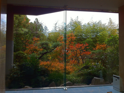 欽山お庭からの紅葉も良好です♪