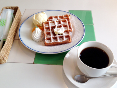 焼きたてワッフルのお店「Cafe de Mi+Mi」in 北野